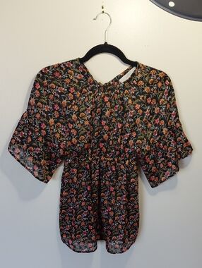 LOFT Floral Short Flutter Sleeve Blouse - BOho vibe with a little bit of sparkle